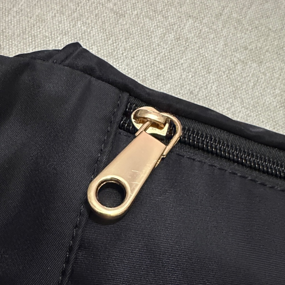 Like New Belt Bag-Unbranded-Black-4 Zipper Compartments-Gold Toned Zippers-Nylon - Picture 8 of 15